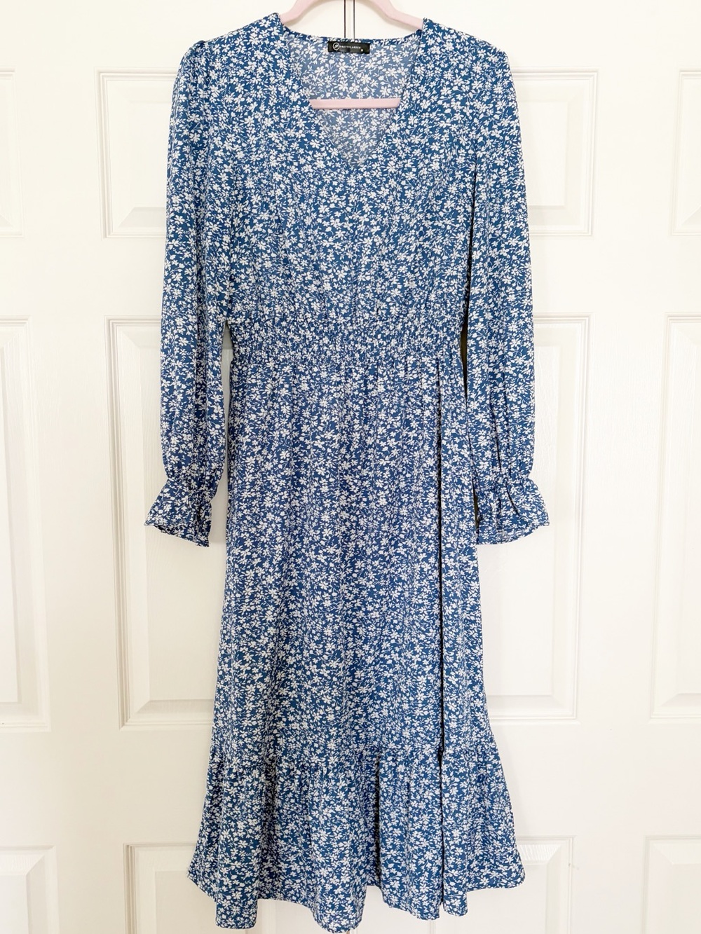 M • pretty garden Blue ditzy Floral Long Sleeve Midi Dress